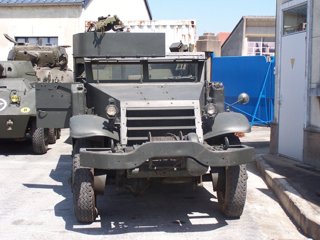 100_6561-1024x768 M3 halftrack : Saumur 2003