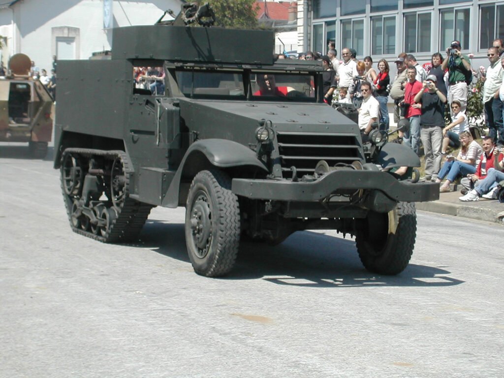 Photo-208-1024x768 M3 halftrack : Saumur 2003